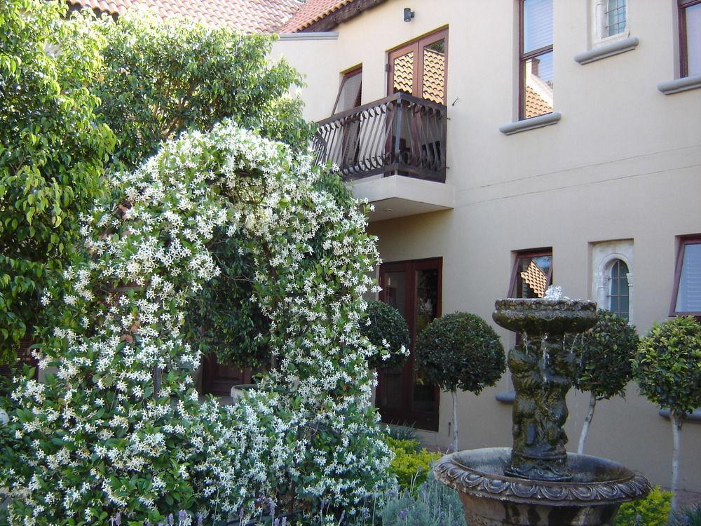 Bohemian Guesthouse - Претория Екстериор снимка