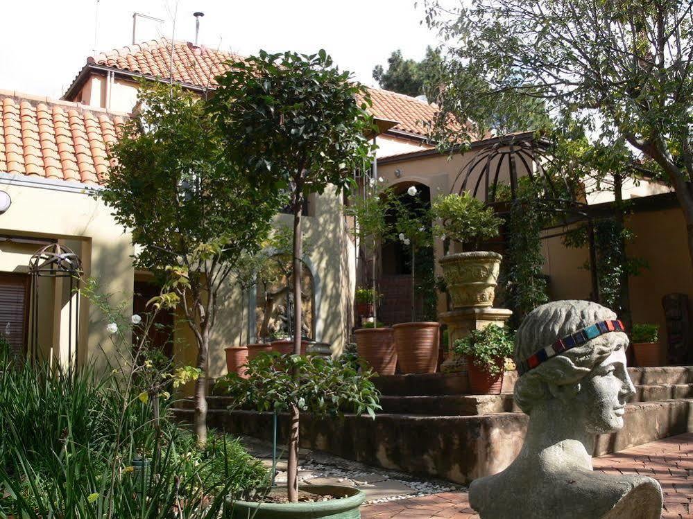 Bohemian Guesthouse - Претория Екстериор снимка